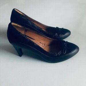 Sofft Black Heels with Bow Detail